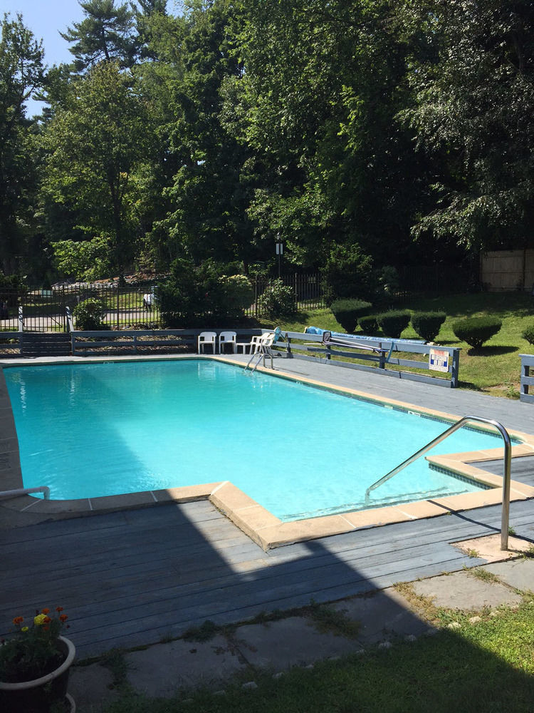 Iron Horse Inn Simsbury Exterior foto